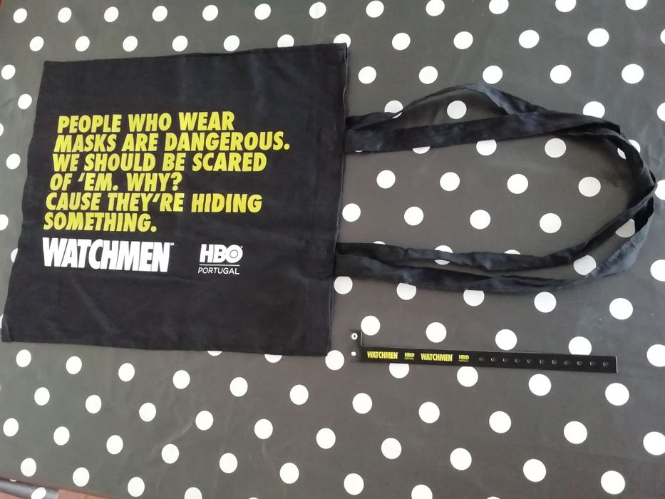 Watchmen boné e crachás + Oferta