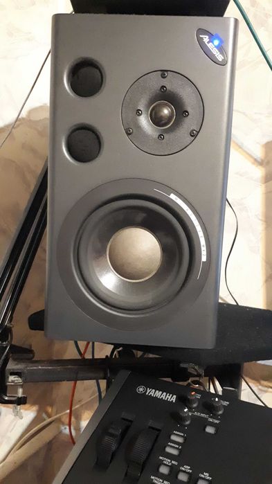 Студийные мониторы Alesis M1 Active MKII