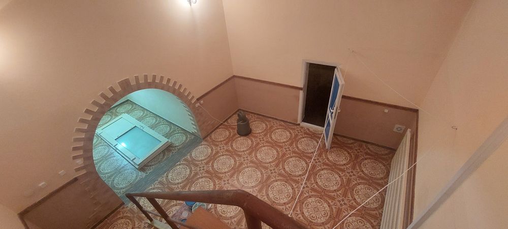Пропонується до продажу частина будинку в центральній частині міста Ізмаїла з повноцінним підземним поверхом