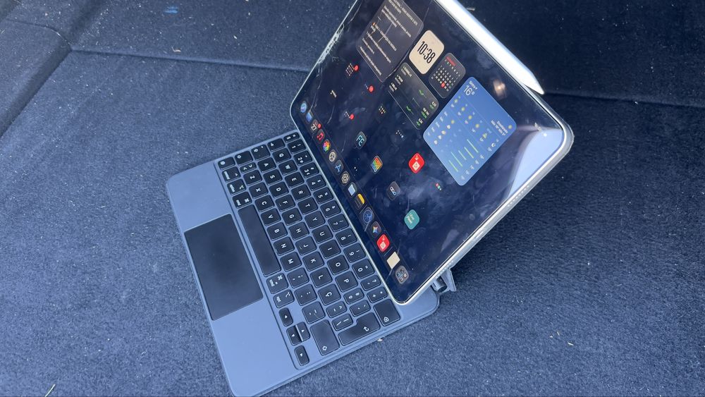 iPad Pro M2 (4ª Ger) + Magic Keyboard PT + Pencil 2 | Ler Descrição