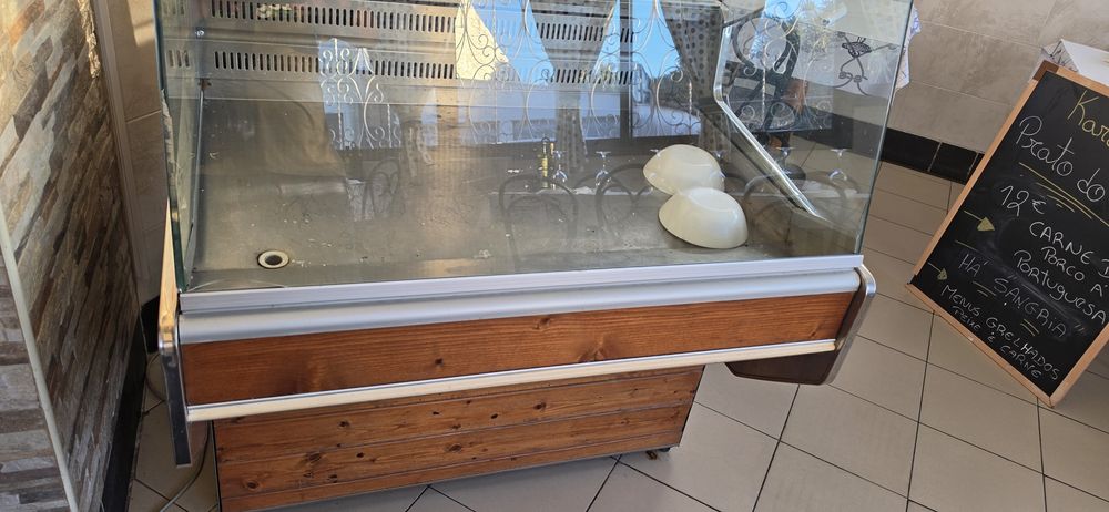 Vitrine de frio  em pleno funcionamento