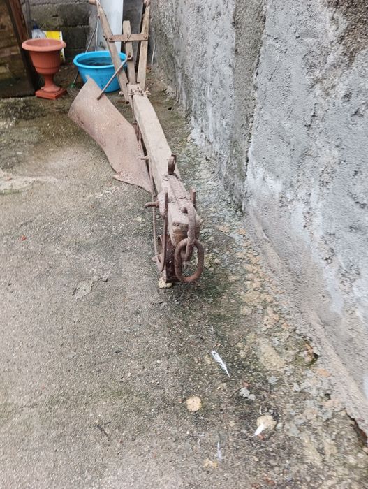 Charrua de bois antiga