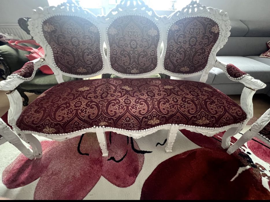 Zestaw mebli drewnianych