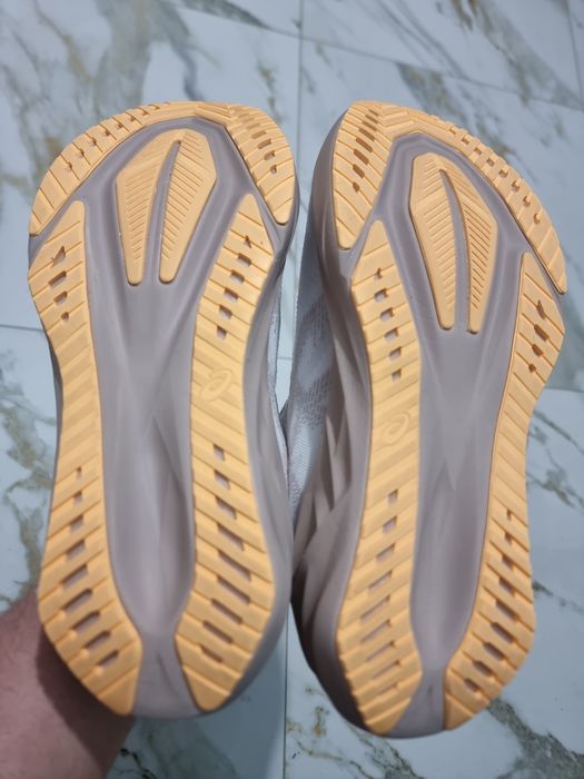 Оригінал 100% жіночі кросівки asics novablast 5  eur 41.5