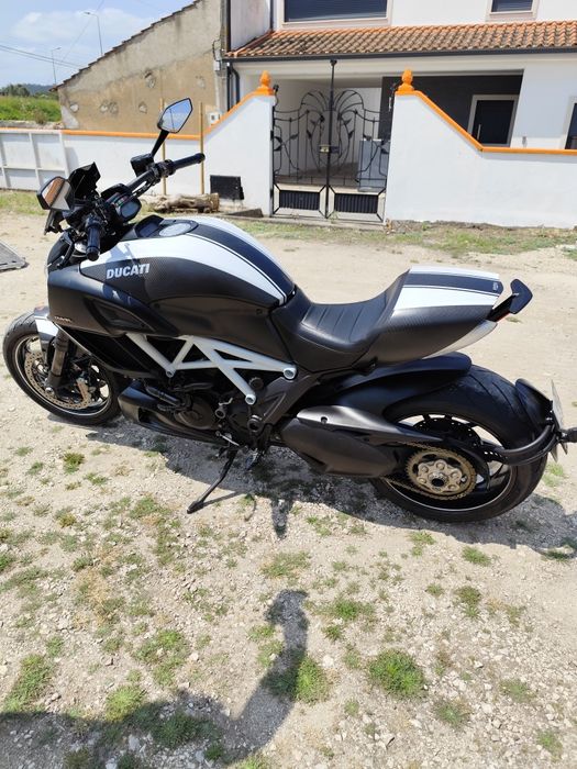 Ducati Diiavel white Carbon