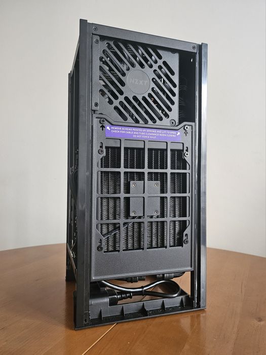 SFF R7 9700X 9800X3D RX 9070 XT do 64 GB DDR5 i 4TB komputer gamingowy