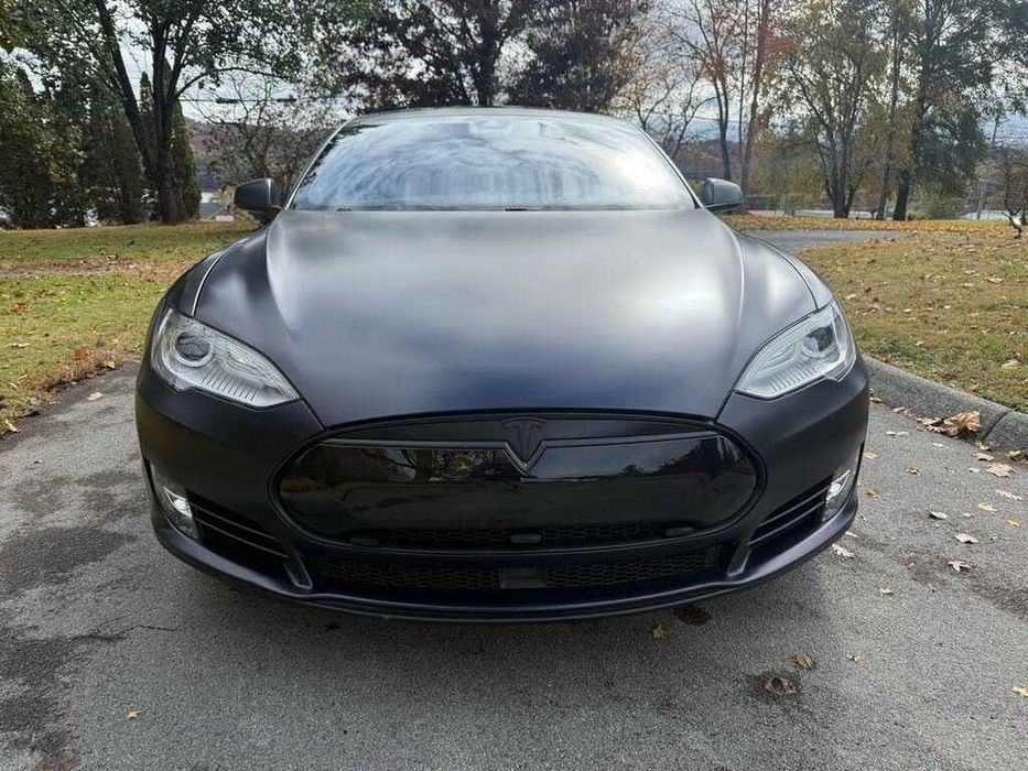 Tesla Model S P85D      2015