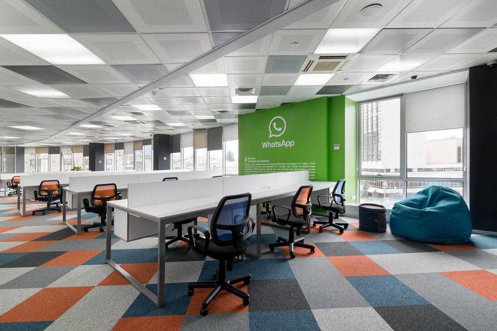 Офісні столи ДжетO01 з тумбами розетками на 6 місць з висувними ящикам