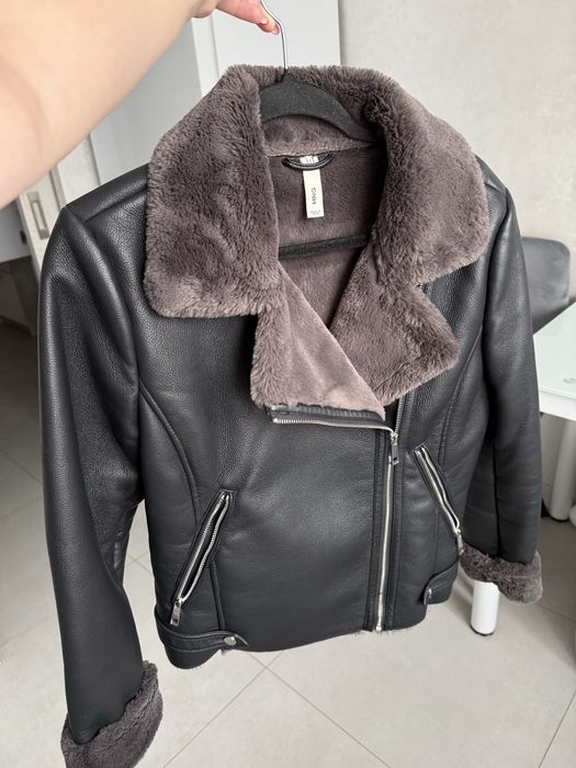 Стильна жіноча куртка-дублянка