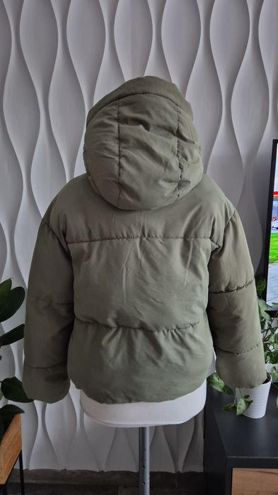 Oliwkowa kurtka puffer z kapturem XS