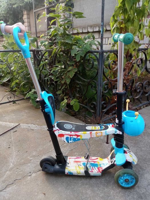 Дитячий самокат з батьківською ручкою