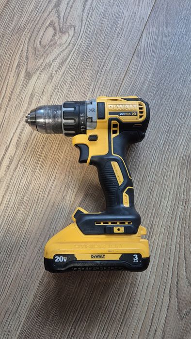 Шуруповерт Dewalt DCD791 в  комплекті з АКБ і зарядним