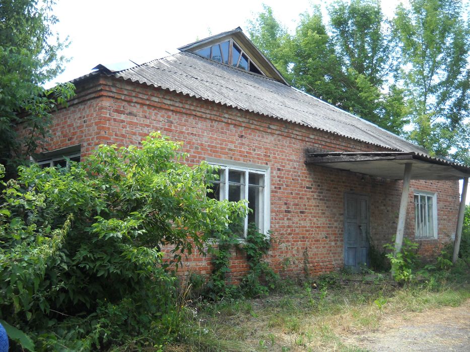 Одноповерхова будівля S= 422.4 м2. Стара Іванівка, вул. Решітька, 4А