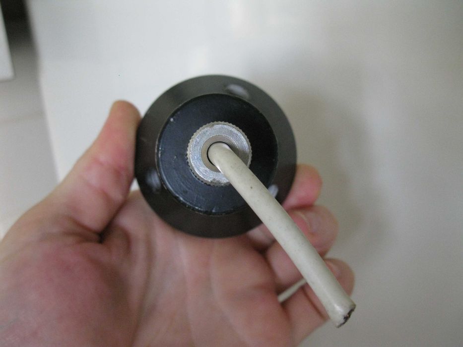 Нижняя часть антенны стационарной для раций частотами от 27 до 174 МГц