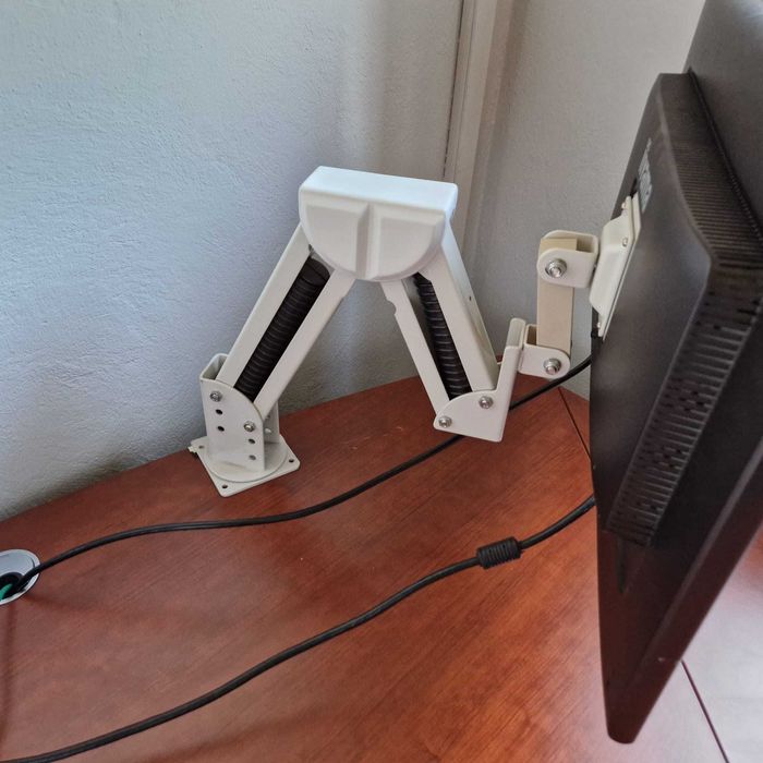 Monitor IIyama z uchwytem biurkowym