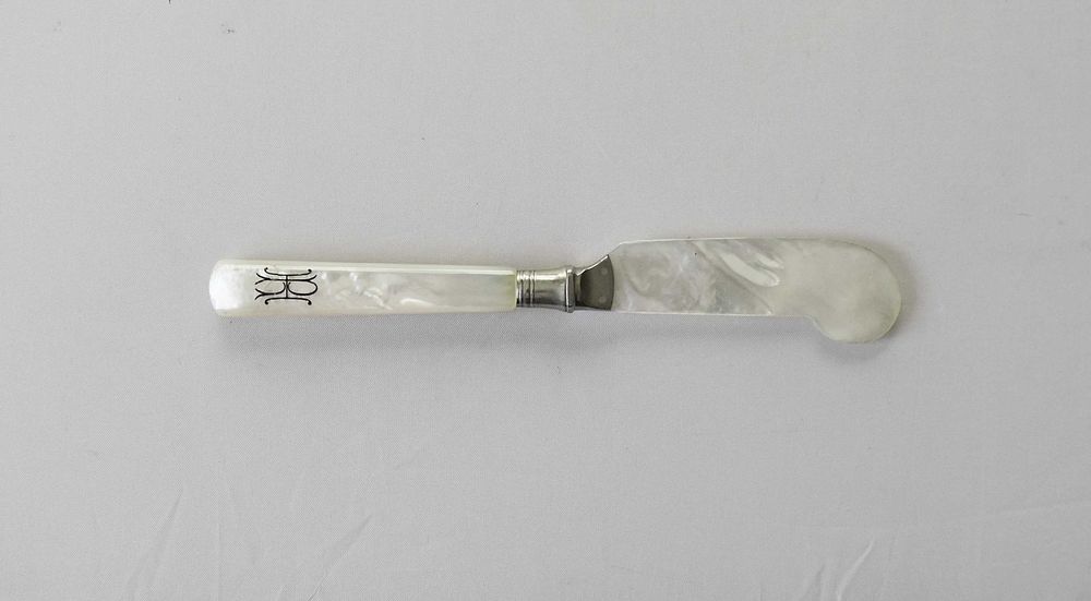 Nóż do masła w masie perłowej