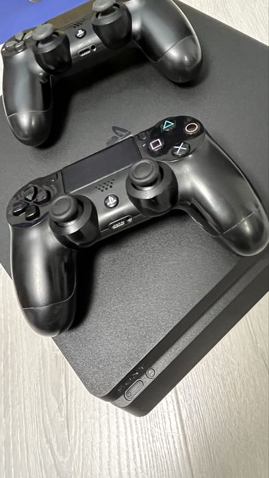 Sony playstation 4 slim 1tb (2 gamepads)