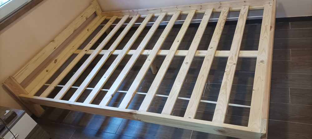 Łóżko z drewna litego,sosnowe.