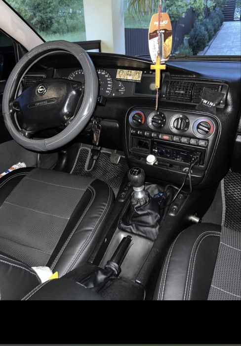 Opel omega b 2000 рік 2 л бензин
