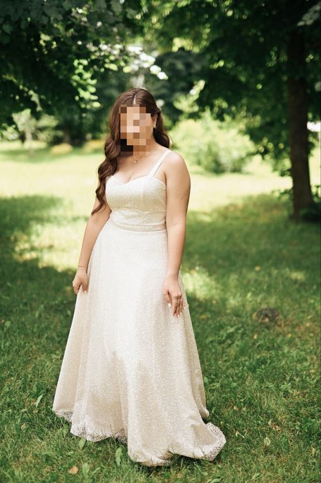 Продам випуску сукню!