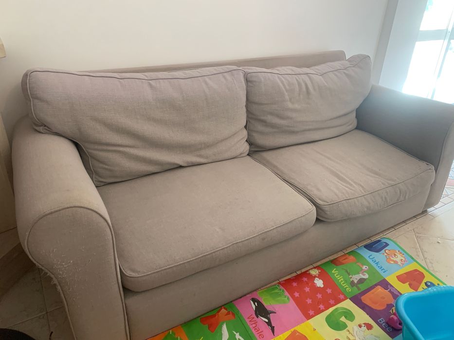 DOIS SOFÁS - diferentes tamanhos