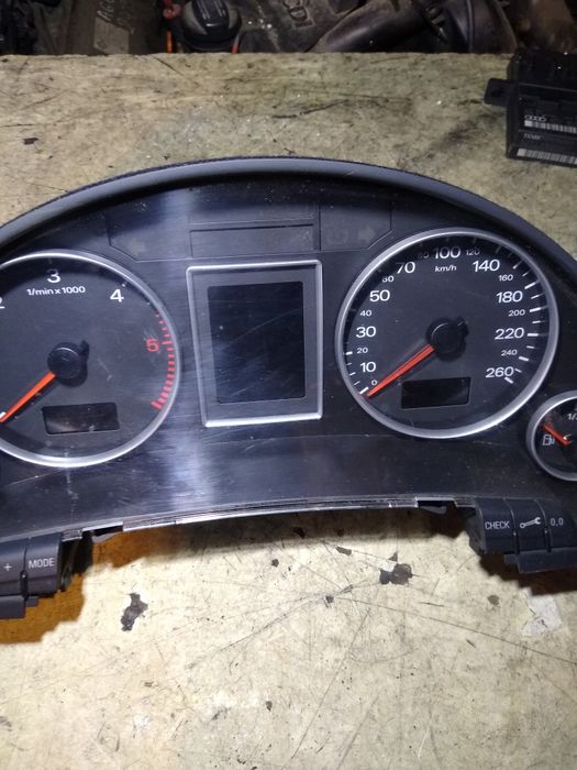 Licznik audi a4 b7 2.0tdi oryginał Europa