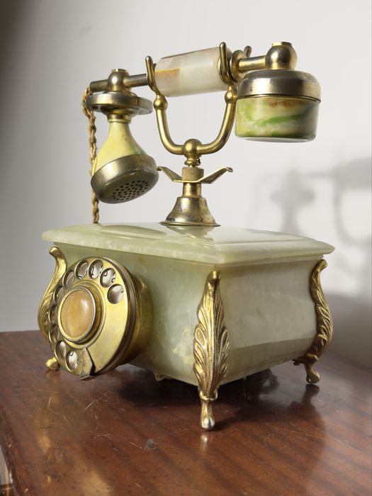 Telefone Antigo em Mármore