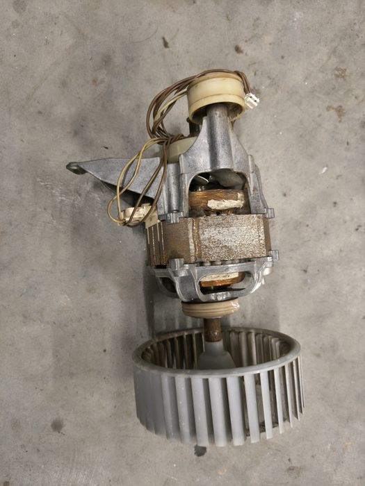 Silnik wentylatora suszarki Bosch