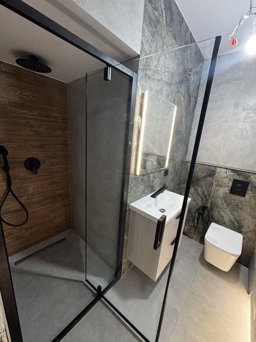 Łazienki, układanie płytek, kamienia, parapety, kominki.