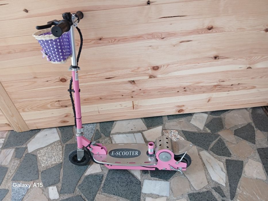 Trotinete elétrica menina