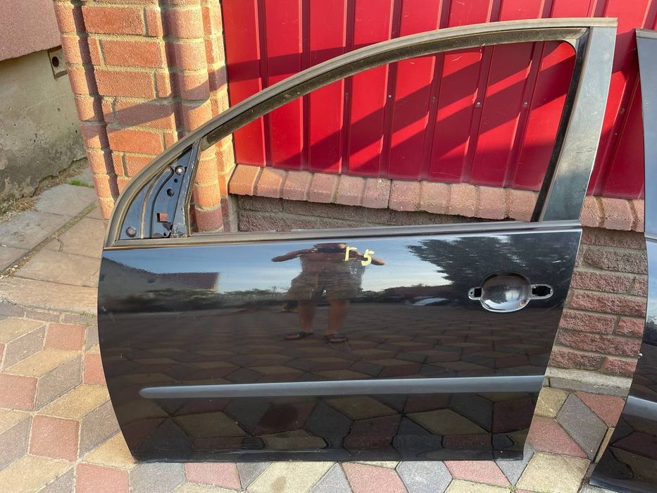 Двері Чорні Volkswagen Golf 5 Хачбек Передні Задні