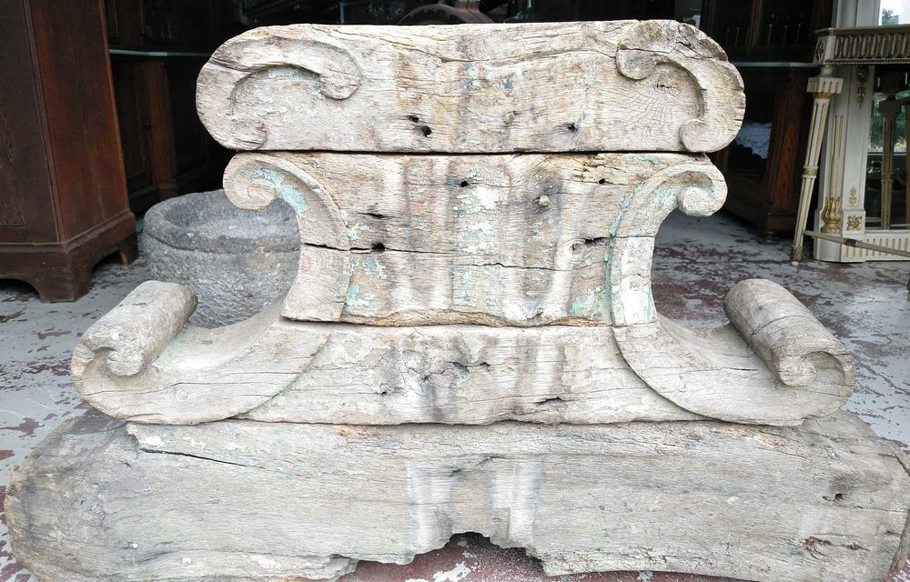 Antigo suporte de sino em madeira séc. XVIII/XIX