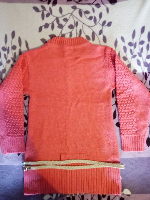 Продам свитер зимний на девочку