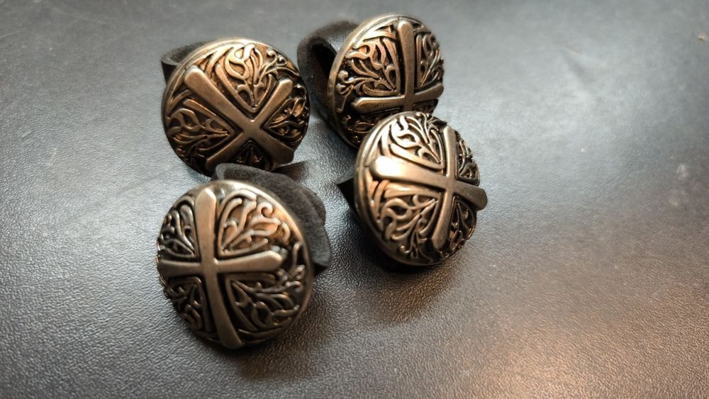 4 botões étnicos com fecho em couro