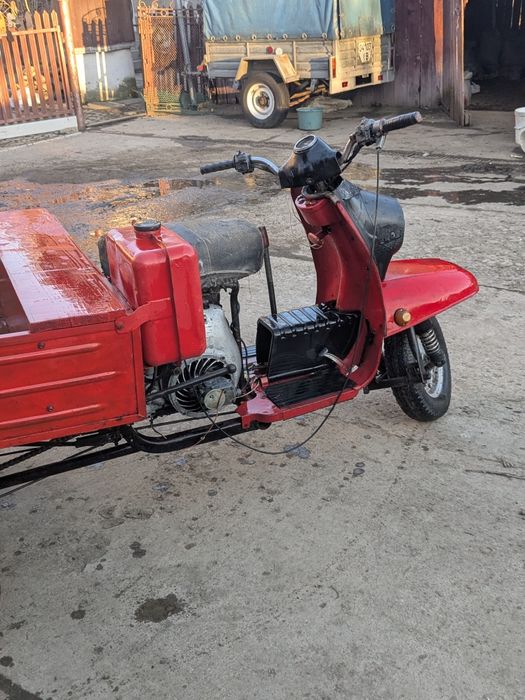 Муравей трохколісний