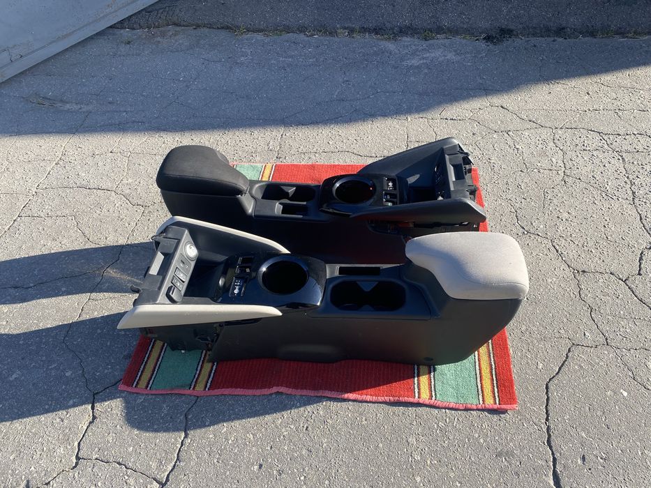 Консоль, підлокітник на ніссан ліф 18-24 р.