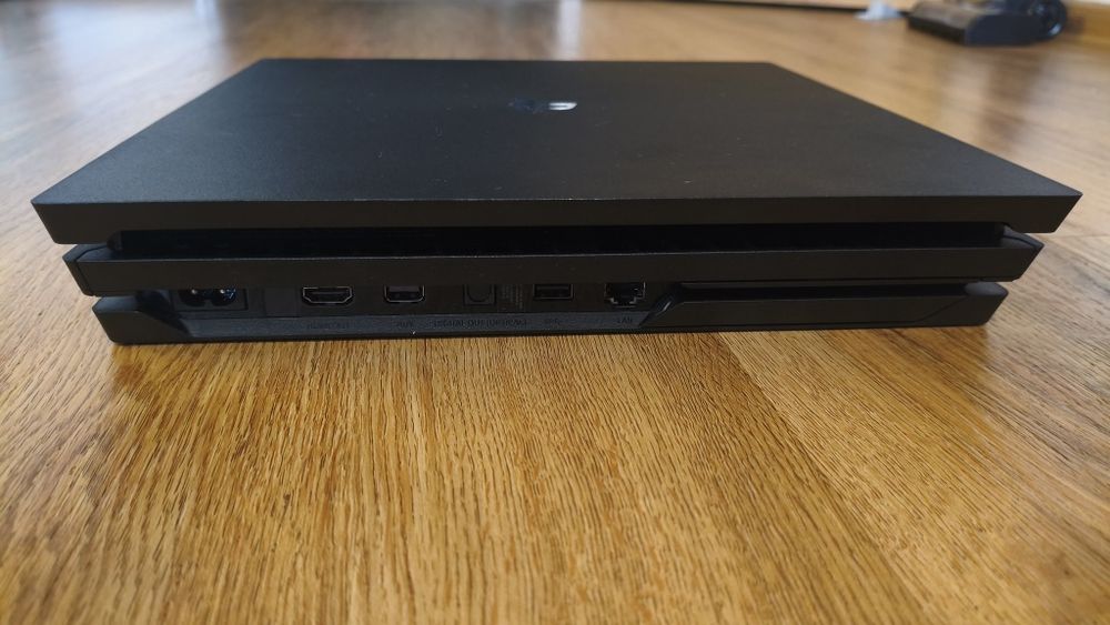 Konsola PlayStation 4 Pro 1TB 4K + Pudełko + Pad z łopatkami (Back Button) + Gra