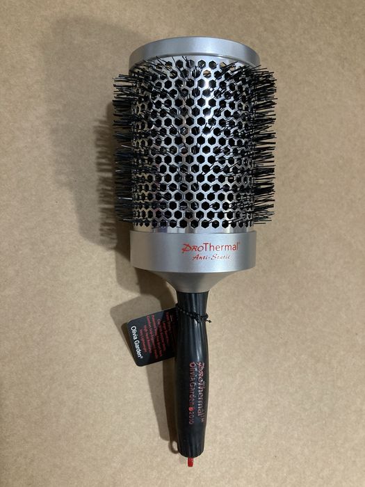 Szczotki do włosów 2 szt, calosc 29 zł.