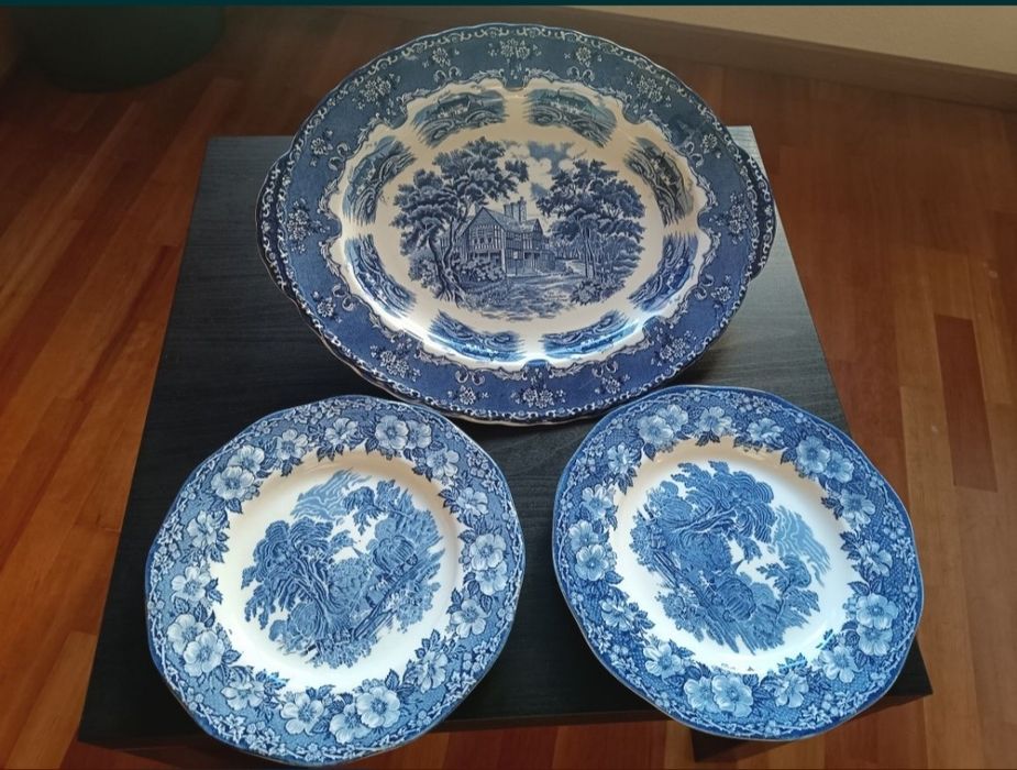 Vendo 1 Travessa, 1 Saladeira/Taça e 2 pratos - Louça Inglesa