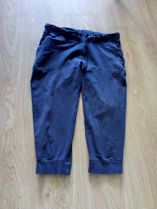 Spodnie damskie sportowe rozmiar 40.      GA