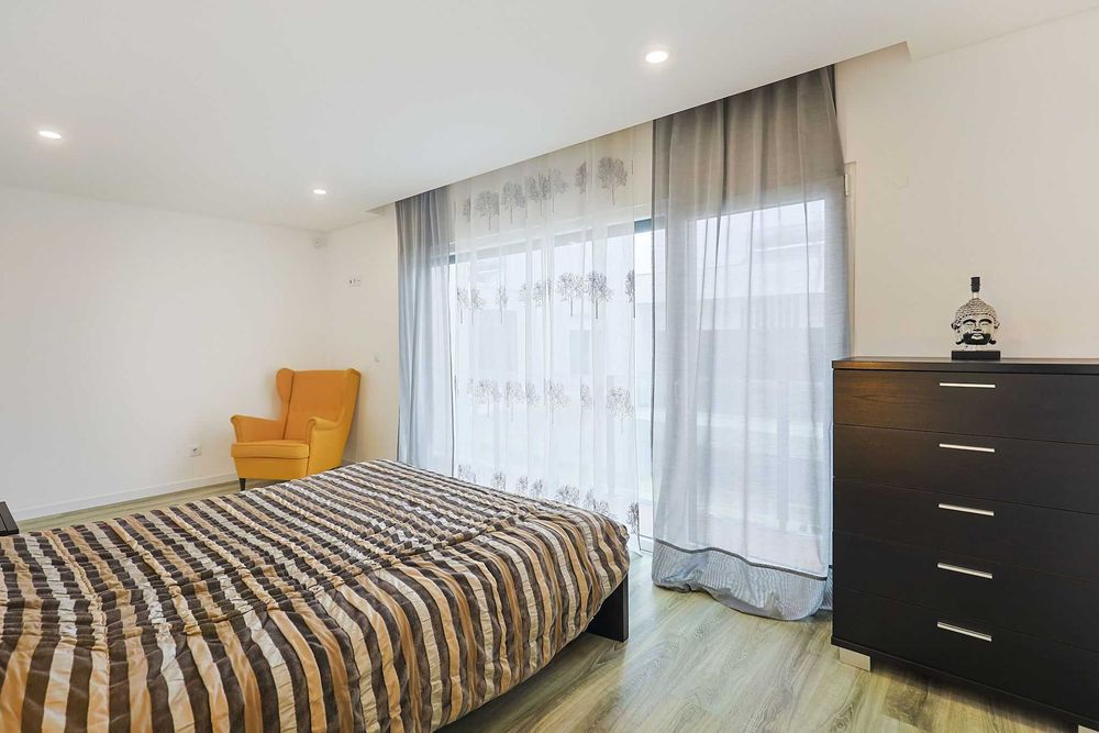 Moradia T4 com 262m2