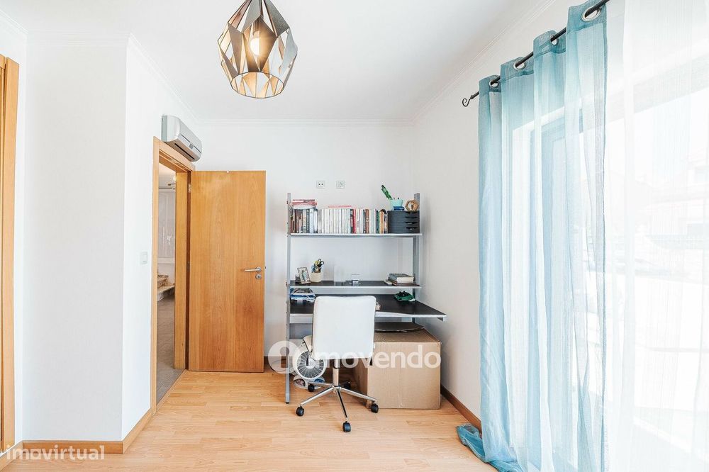 Moradia T3+1 de design moderno, com jardim, na Quinta do Anjo