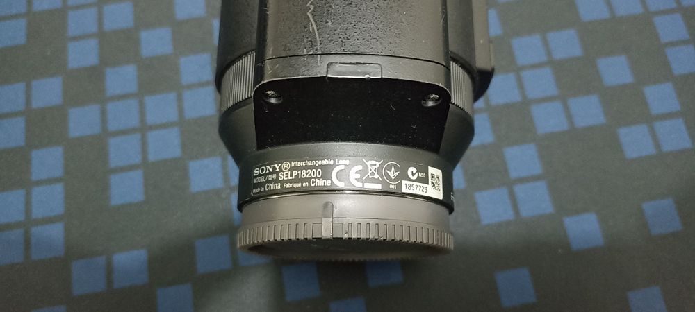 Lente objetiva Sony SELP18200 pz