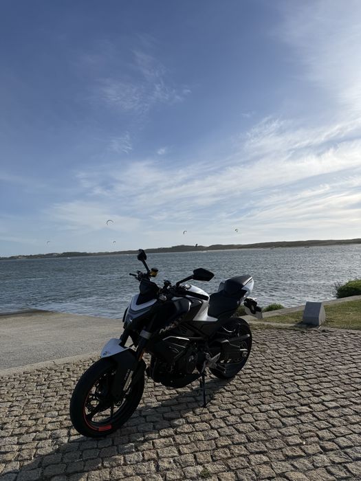 CFMOTO 450NK.