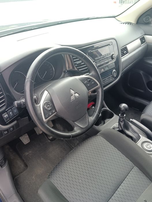 Машина Mitsubishi Outlander