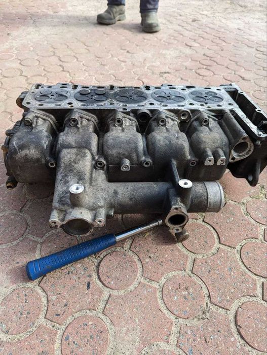 Головка блока циліндров на двигун 2.7 дизель Mercedes/Ssangyong