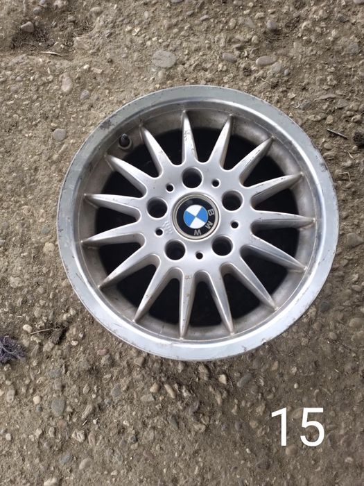 Para venda vários conjuntos de jantes para vários carros e jipe