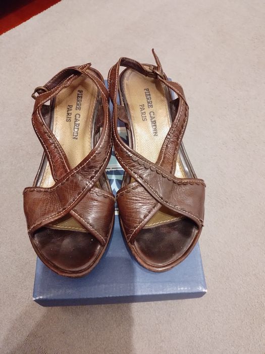 Sandalias de cunha Pierre Cardin