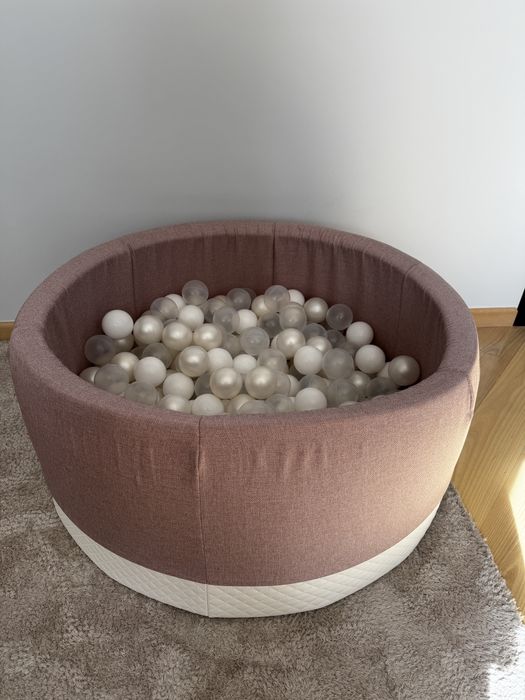 Basenik z kulkami dla dziecka – ajaBaby, elegancki róż