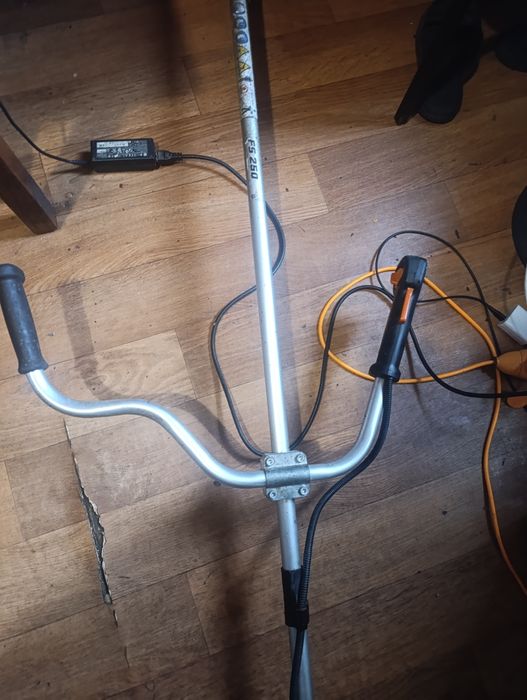 Продам бензо триммер штиль fs250